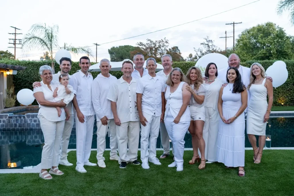 avner gat team dressed in white